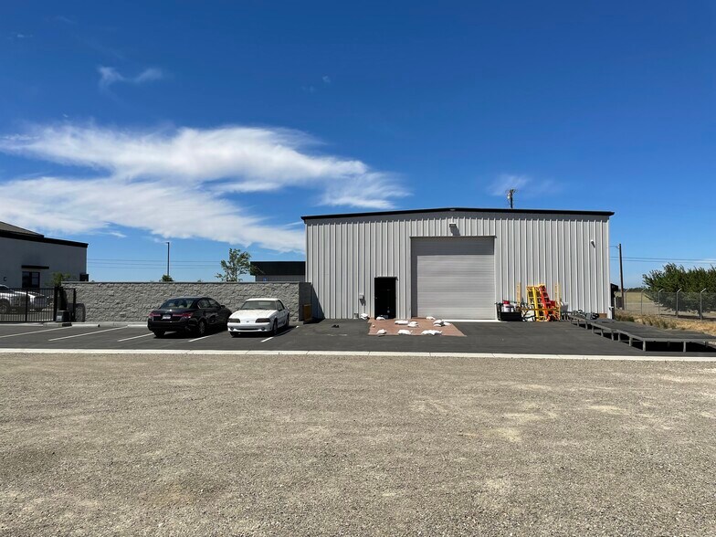 More Photos Of 17400 W Bethany Rd, Tracy Manufacturing For Lease