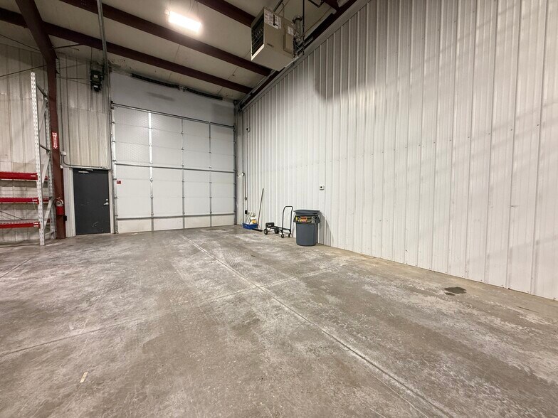 More Photos Of 10435 Bronzewood Dr, Dubuque Warehouse For Sale