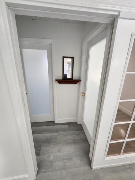 More Photos Of 960 W 17th St, Santa Ana Office For Sale