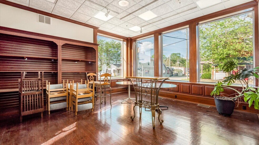 More Photos Of 701 Main St, Dresden Storefront For Lease