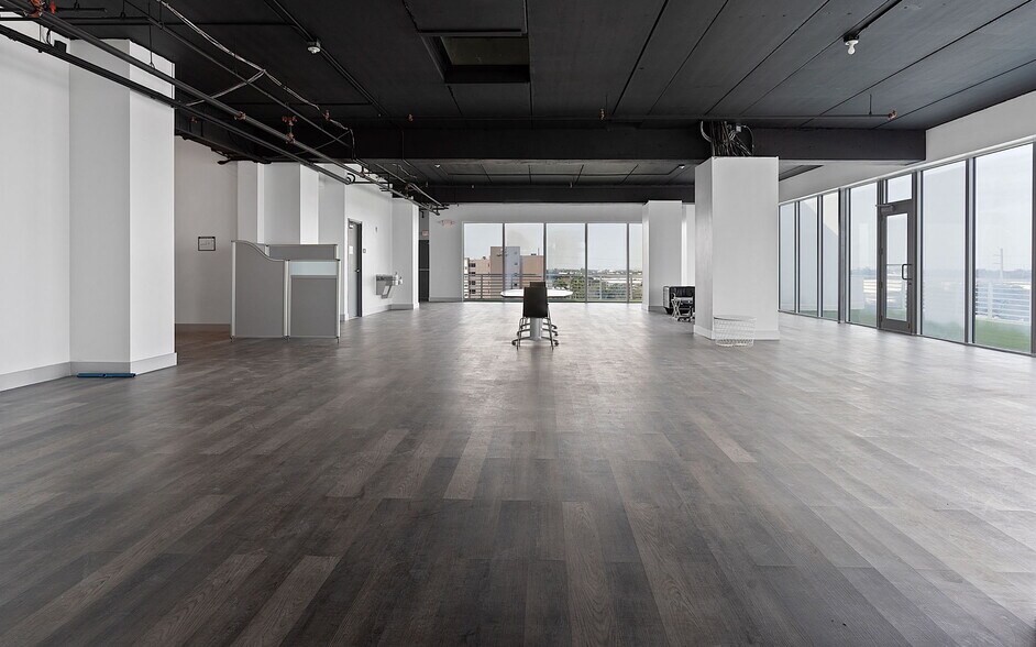 More Photos Of 10450 NW 33rd St, Doral Office For Sale