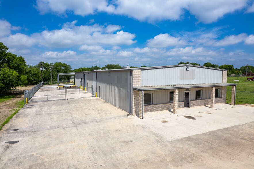 More Photos Of 1141 Guadalupe Dr, Cibolo Manufacturing For Lease