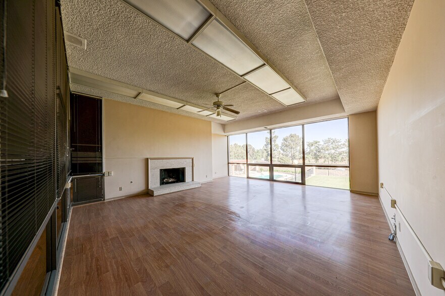 More Photos Of 3200 21st St, Bakersfield Office For Sale