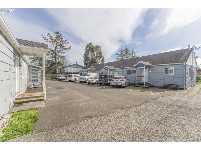 More Photos Of 2149 S Franklin St, Seaside Apartments For Sale