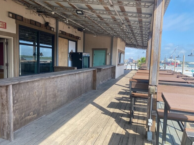 More Photos Of 111 23rd St, Galveston Bar For Lease