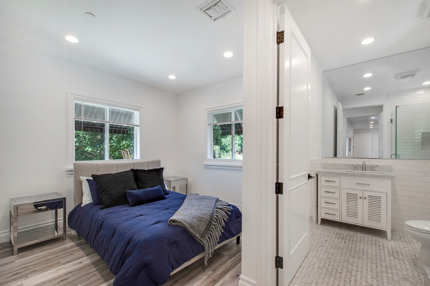 More Photos Of 9696 Antelope Rd, Beverly Hills Specialty For Sale