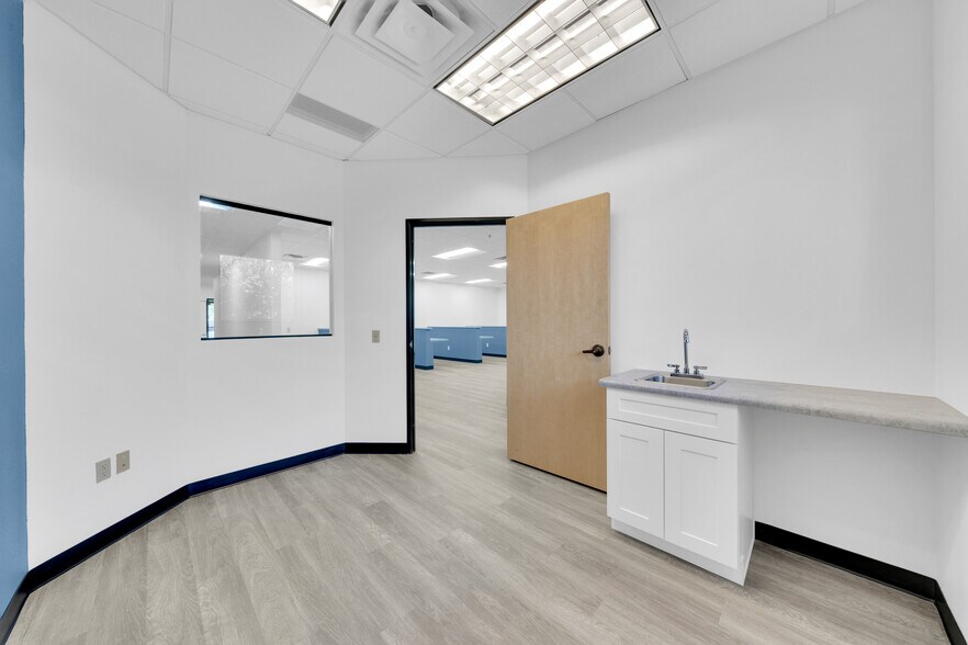 More Photos Of 4729 E Union Hills Dr, Phoenix Medical For Sale