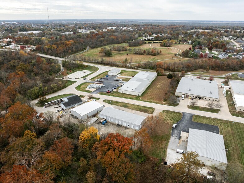 More Photos Of 2414 W Schneidman Dr, Quincy Industrial For Lease