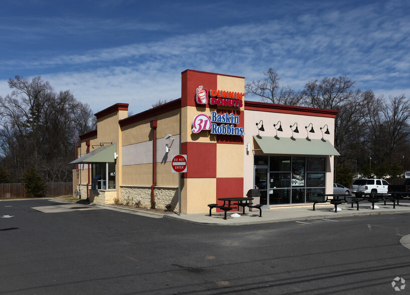 Primary Photo Of 5605 N Tryon St, Charlotte Fast Food For Lease