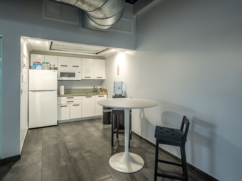 More Photos Of 50 NE 179th St, Miami Manufacturing For Lease