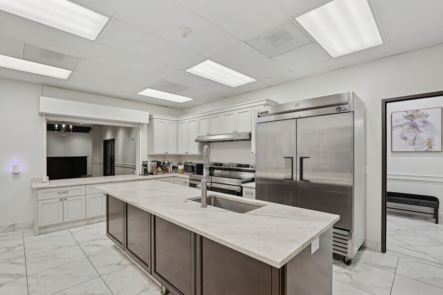 More Photos Of 804 Russell Palmer Rd, Kingwood Theater Concert Hall For Sale