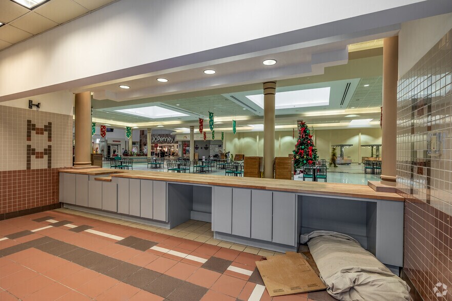 More Photos Of 2209 Richland Mall, Mansfield Unknown For Sale