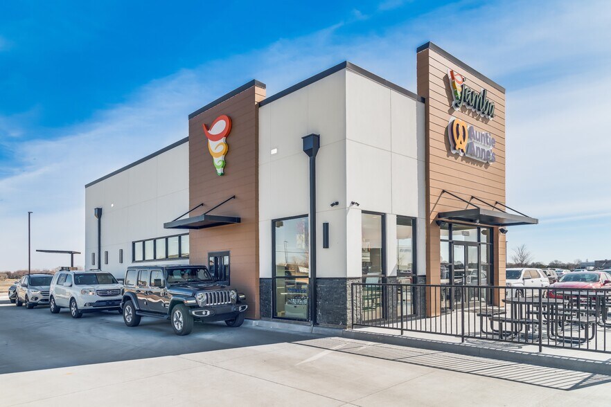 More Photos Of 10209 W 29th St N, Wichita Fast Food For Sale