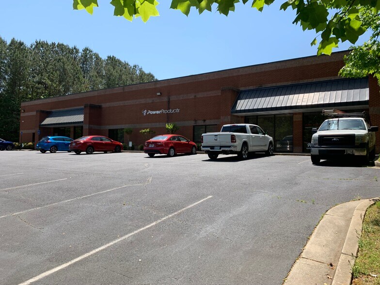 More Photos Of 2170 Brandon Trl, Alpharetta Distribution For Lease
