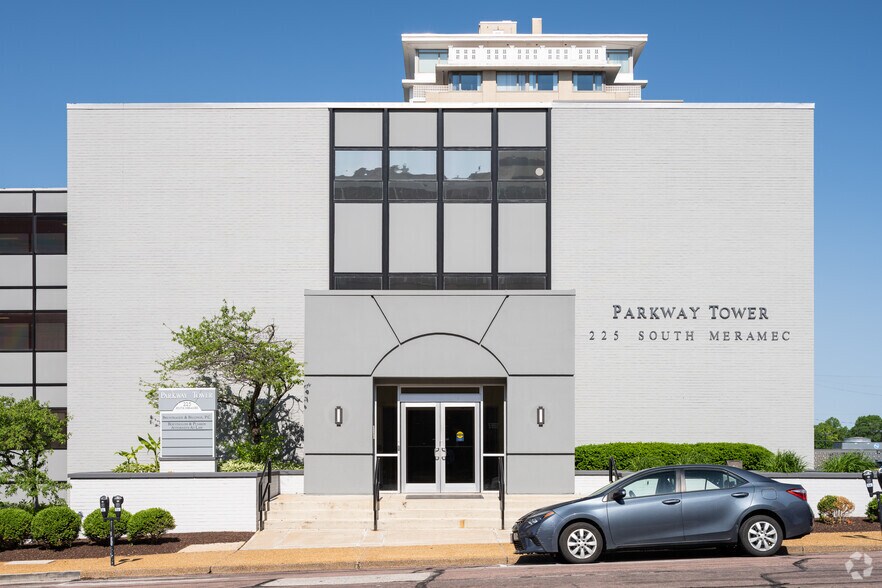 More Photos Of 225-235 S Meramec Ave, Clayton Office For Lease