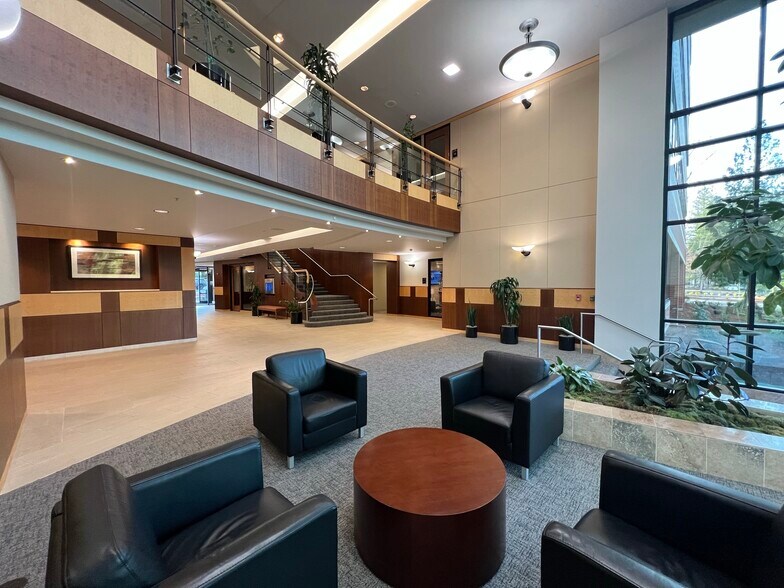 More Photos Of 2 Centerpointe Dr, Lake Oswego Office For Lease