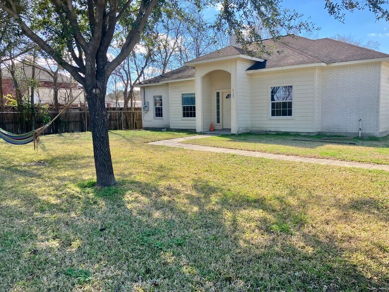 More Photos Of 6301 & 6309 E Houston Rd, Houston Showroom For Sale