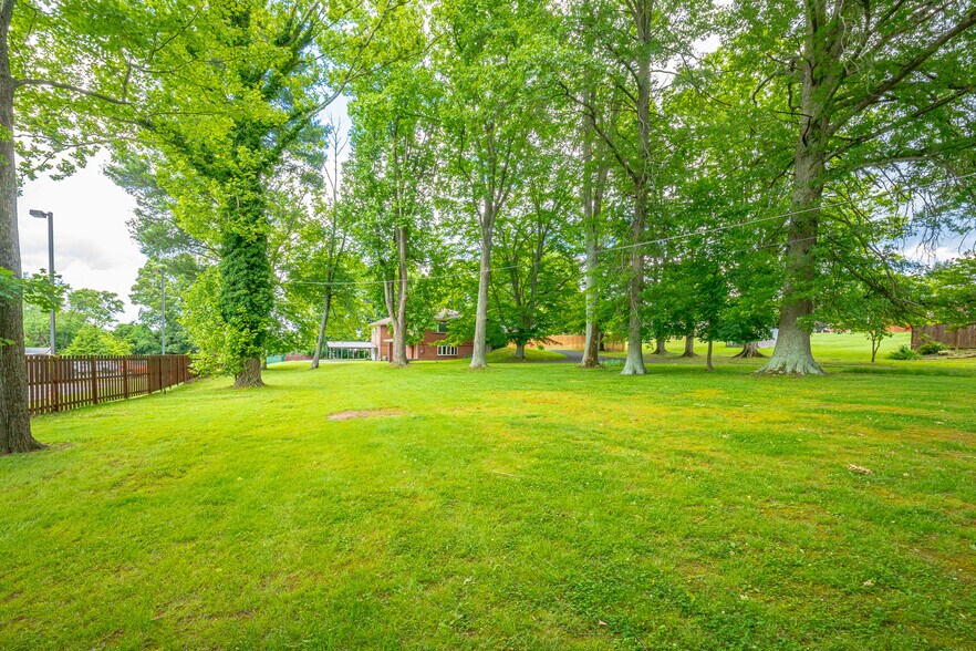 More Photos Of 131 Copenhaver St, Marion Shelter For Sale