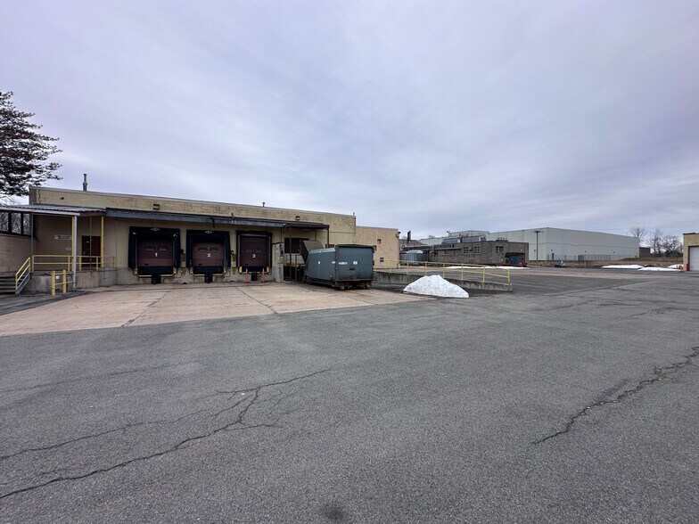 More Photos Of 607 Phillips St, Fulton Warehouse For Sale