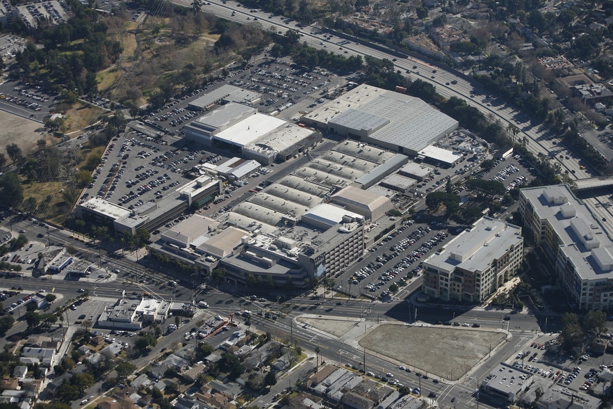 More Photos Of 3000 W Alameda Ave, Burbank Movie Radio TVStudio For Lease