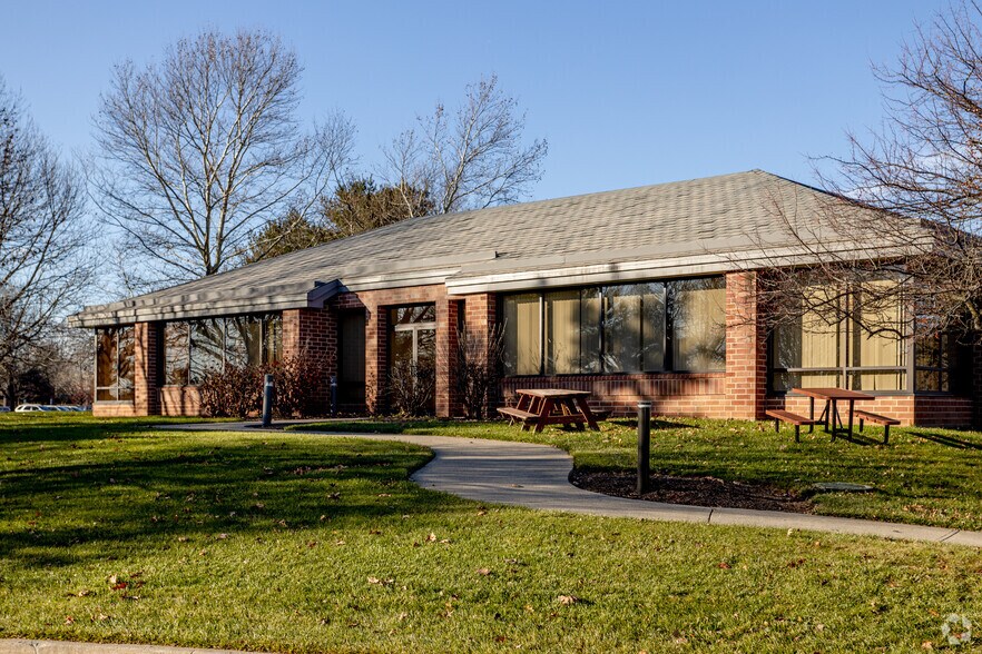 More Photos Of 1660 Valley Center Pky, Bethlehem Office For Lease