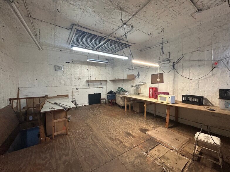 More Photos Of 590 Onderdonk Ave, Ridgewood Storefront Retail Residential For Lease