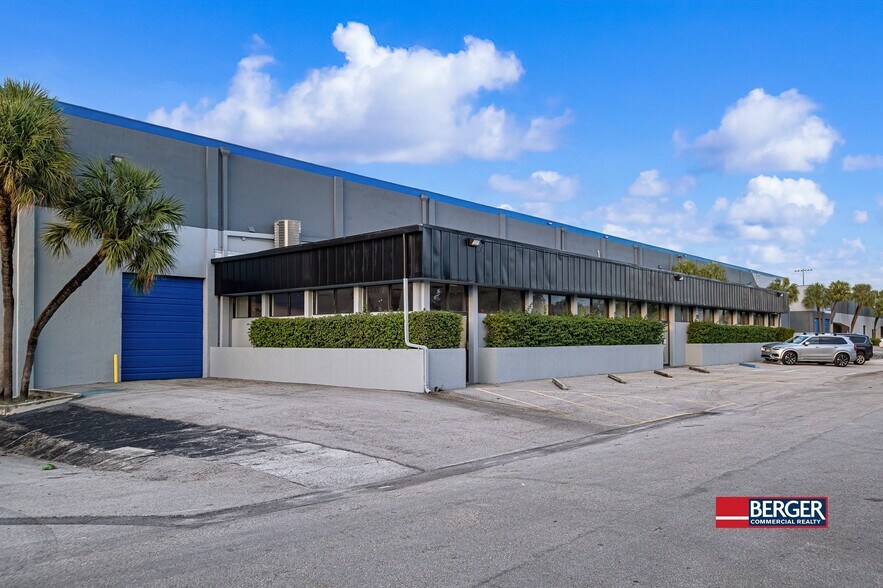 More Photos Of 1919 NW 19th St, Fort Lauderdale Warehouse For Lease