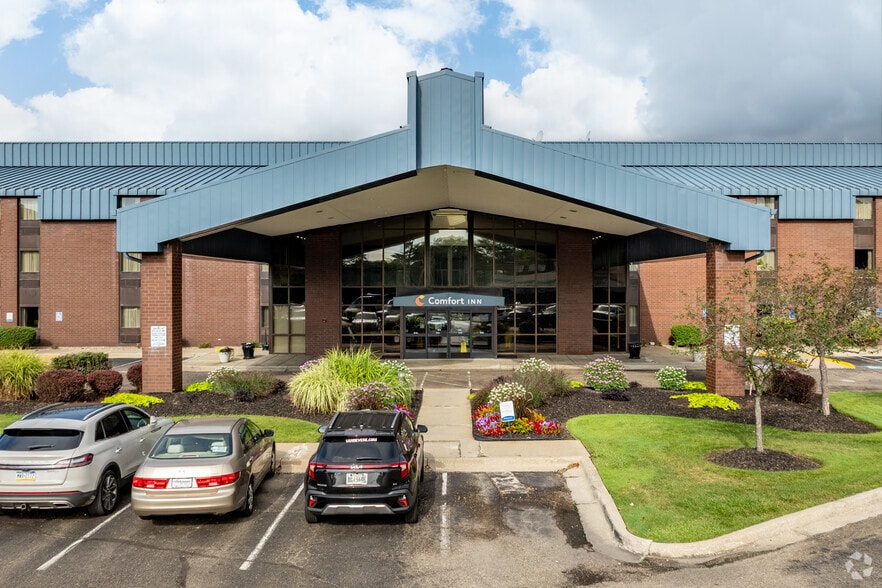 More Photos Of 5345 Broadmoor Cir NW, Canton Hotel For Sale