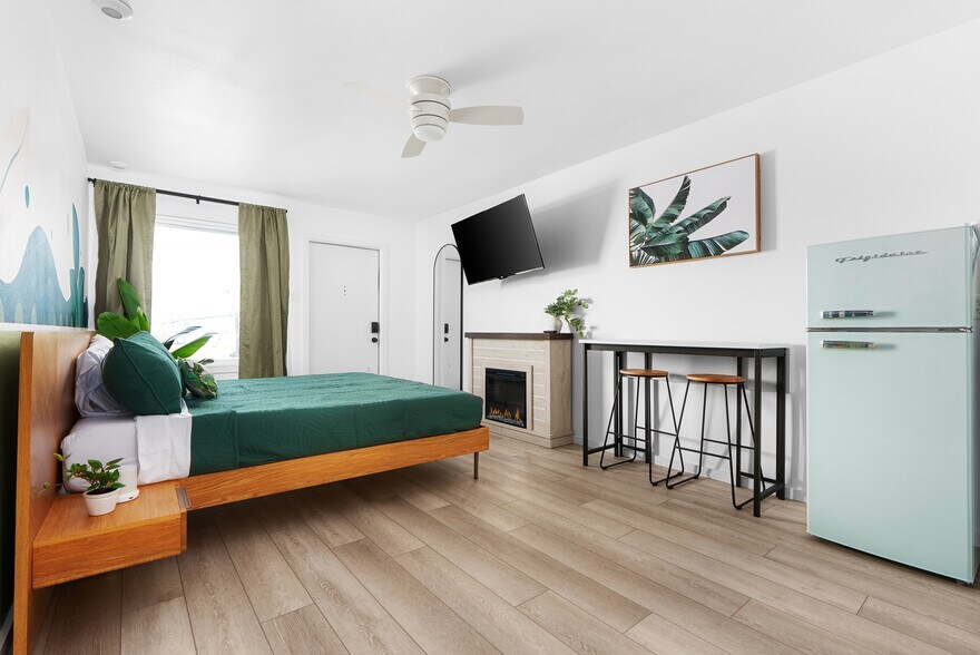 More Photos Of 907 S Church St, Rockport Hotel For Sale