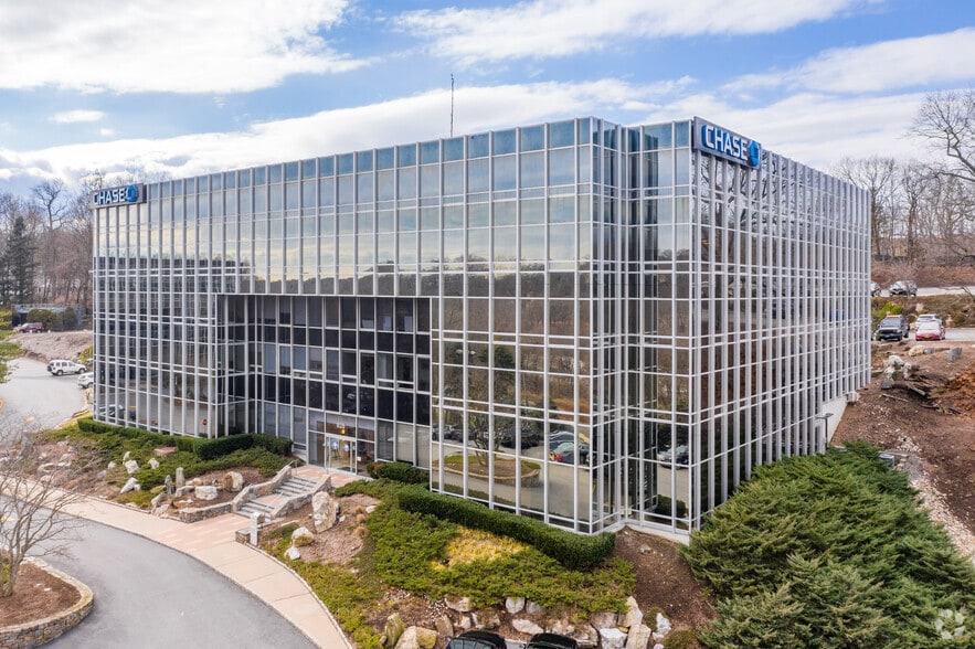 More Photos Of 925 Westchester Ave, White Plains Office For Lease