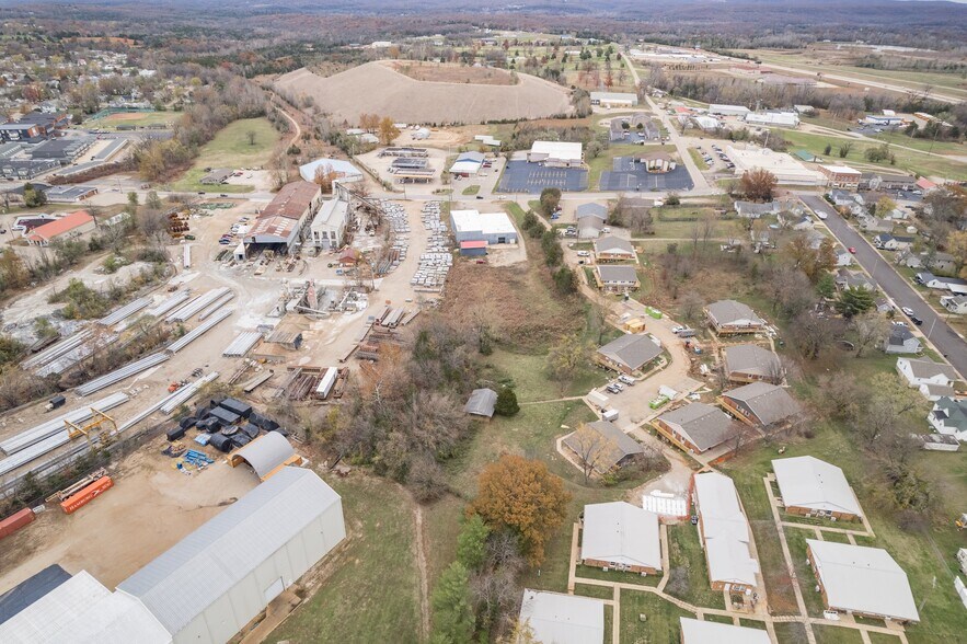 More Photos Of 519 Benham St, Bonne Terre Light Manufacturing For Sale