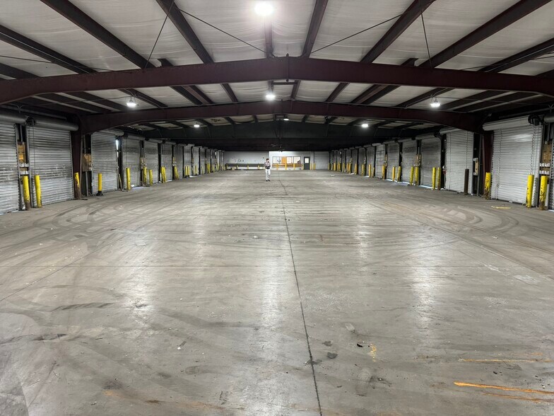 More Photos Of 700 NE Arch St, Atlanta Truck Terminal For Sale