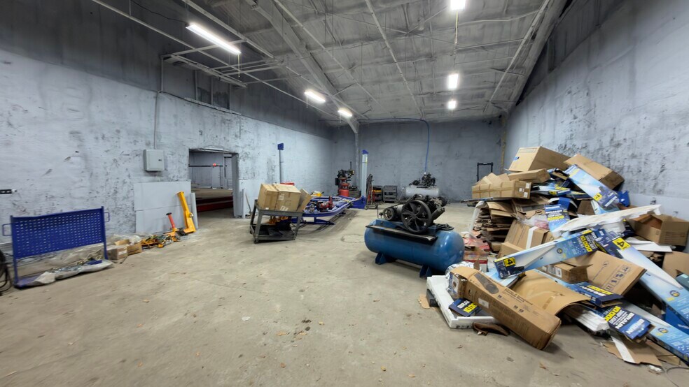 More Photos Of 2800 Delano St, Pensacola Warehouse For Lease