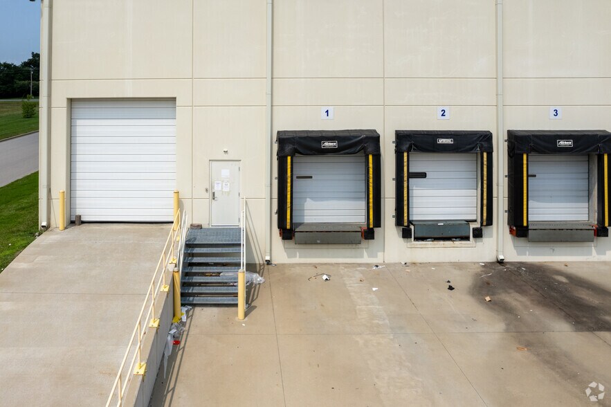More Photos Of 1150 Patrol Rd, Jeffersonville Distribution For Lease