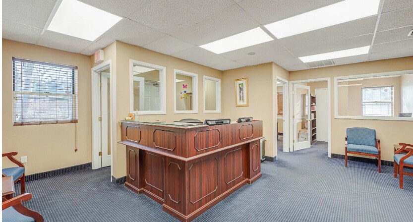 More Photos Of 325 E Main St, Smithtown Medical For Lease