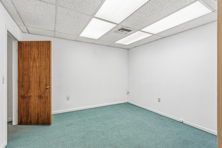 More Photos Of 2145 15th Ave, Vero Beach Office For Sale