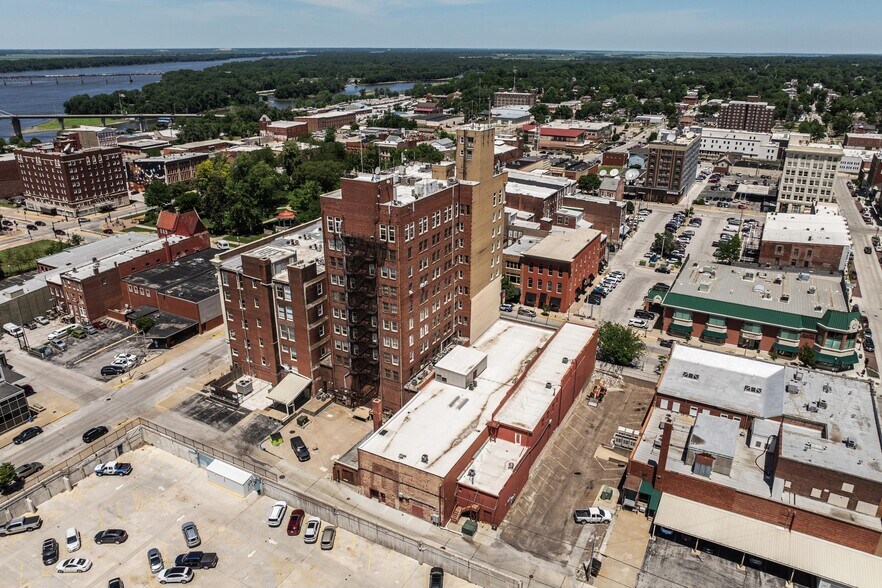 More Photos Of 516 Maine St, Quincy Flex For Sale