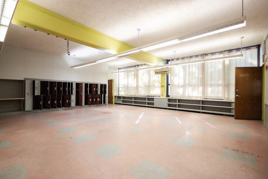 More Photos Of 819 & 831-847 N Leamington Ave, Chicago Schools For Sale
