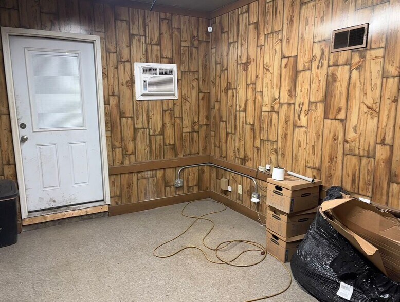 More Photos Of 113-115 Smith Ave, Mansfield Truck Terminal For Sale