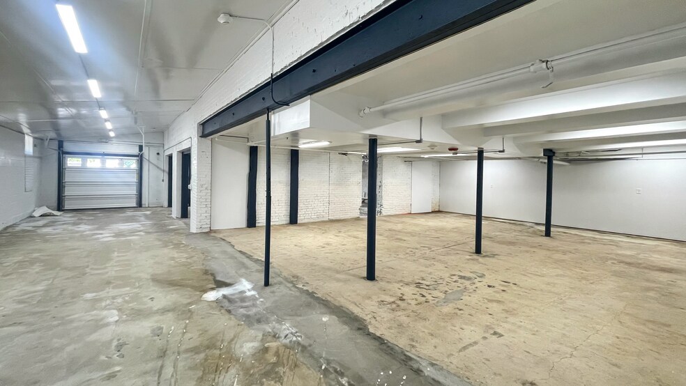 More Photos Of 554 Main St, Oakville Storefront Retail Office For Lease