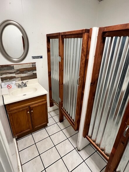 More Photos Of 612 Slater St, Kings Mountain Flex For Lease