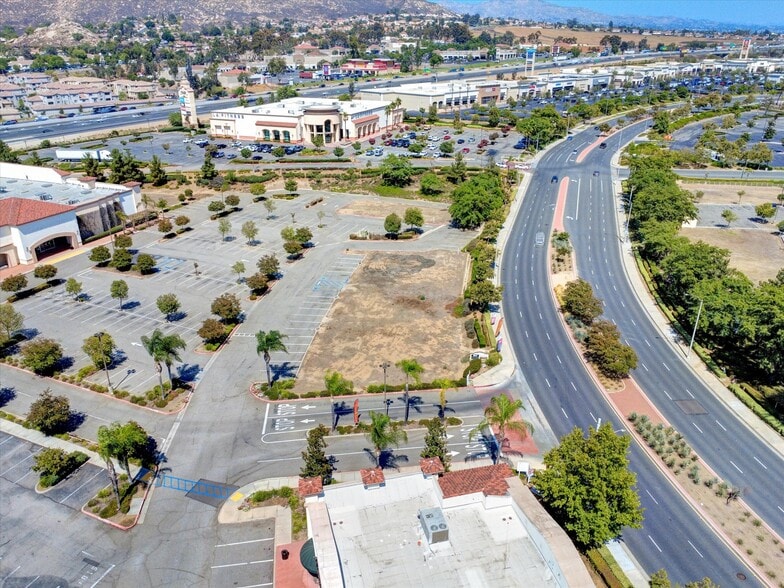 More Photos Of Canyon Springs Parkway, Riverside Land For Lease