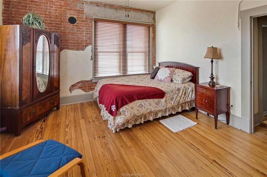 More Photos Of 211 W William J Bryan Pky, Bryan Office For Lease