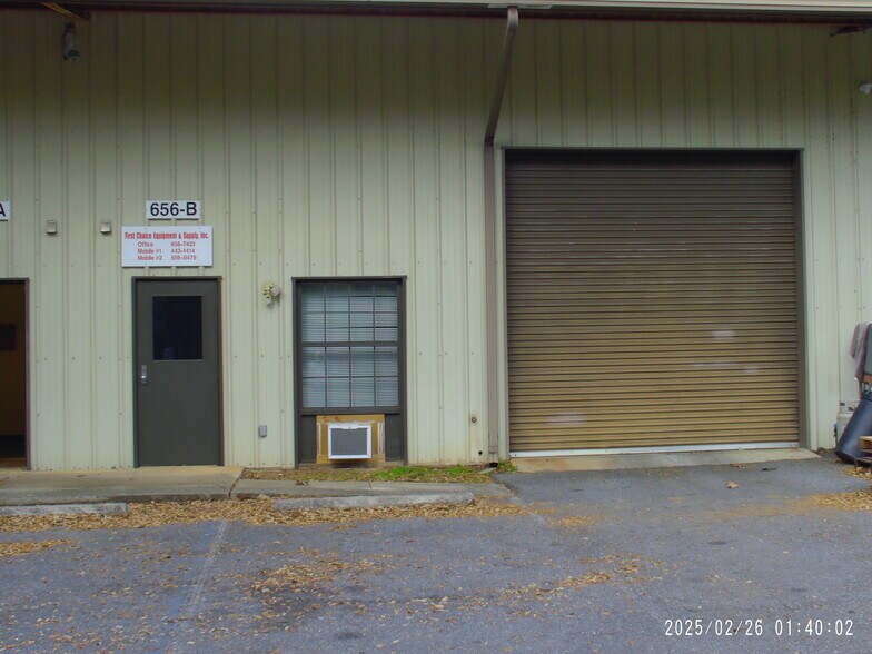 More Photos Of 656 Capital Cir NE, Tallahassee Warehouse For Lease