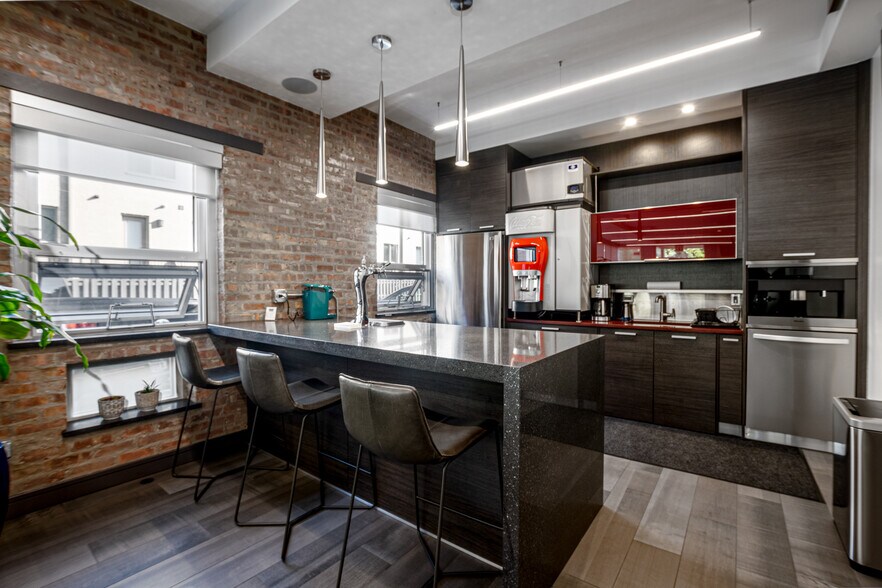 More Photos Of 6127 S University Ave, Chicago Coworking Space