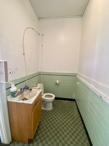 More Photos Of 6199 39th St, Groves Office For Sale