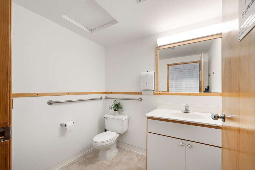 More Photos Of 1847 S Kihei Rd, Kihei Storefront Retail Office For Sale