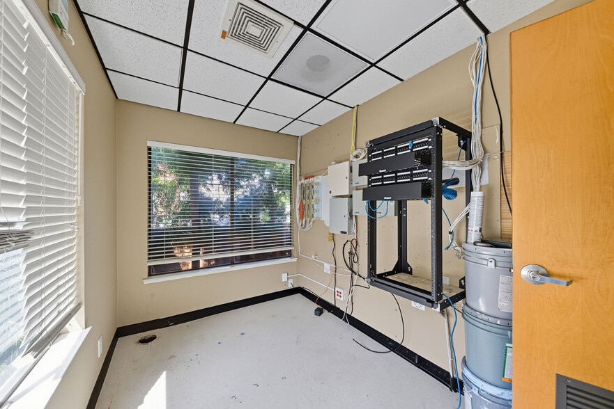 More Photos Of 1021 S El Camino Real, San Mateo Office For Sale