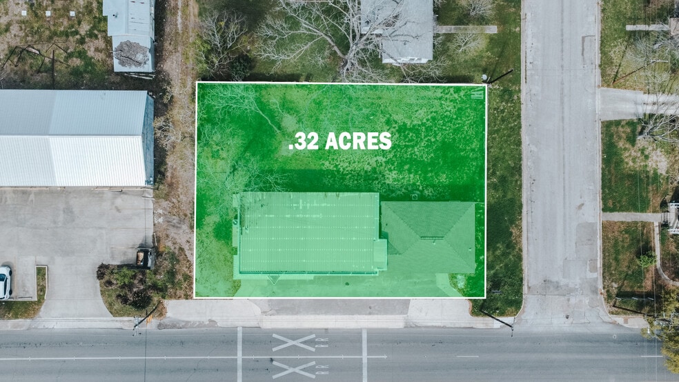 More Photos Of 305 N Laurent St, Victoria Flex For Lease