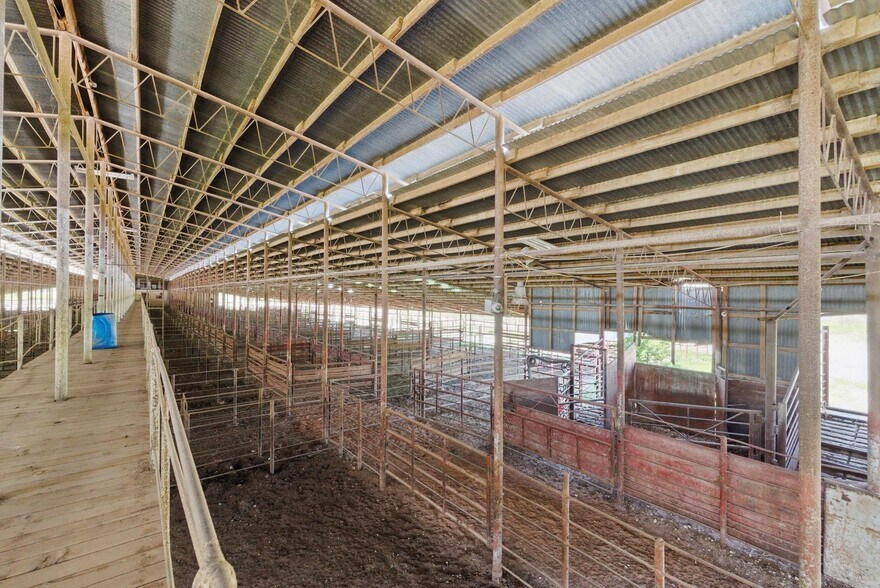 More Photos Of 2316 Marlin hwy, Waco Industrial For Sale